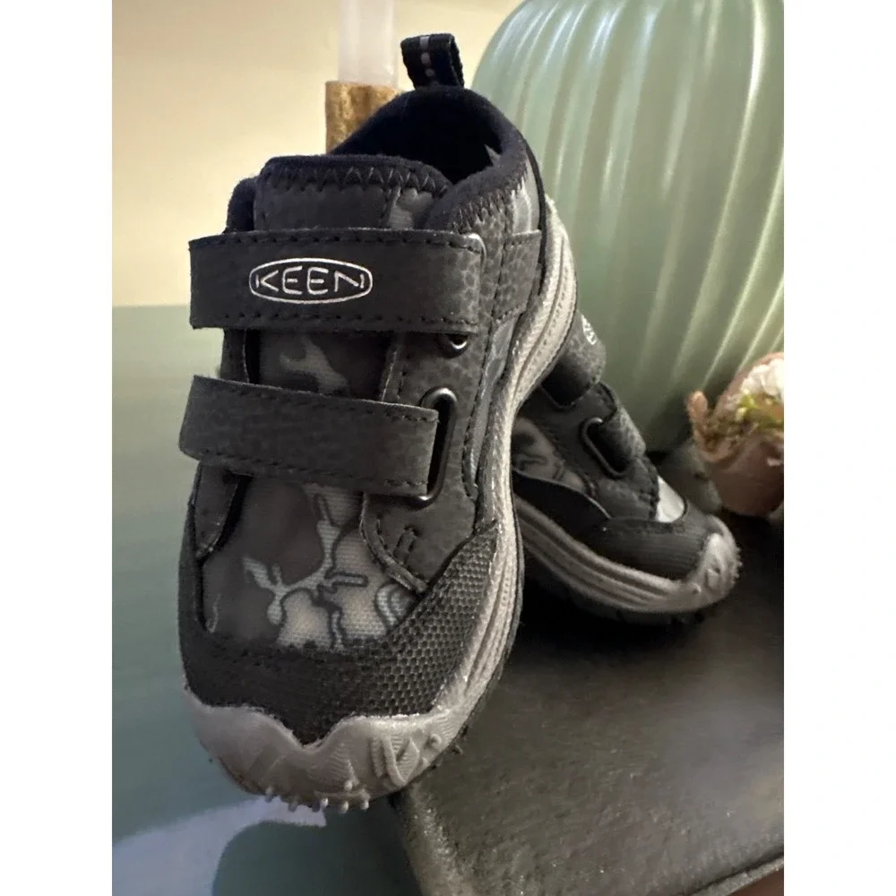 Keen infant toddler boys size 5 Speed Hound tennis shoes outdoor play water NEW